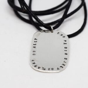 silversmycke med text på vit bakgrund